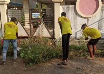 “युडीज हेअर अँड ब्युटी स्पा” च्या वतीने रायसोनी नगरात स्वच्छता मोहीम