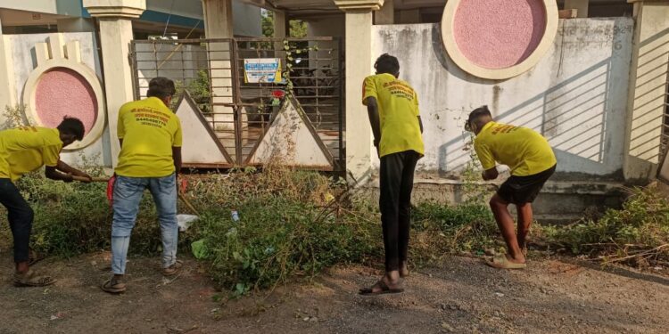 “युडीज हेअर अँड ब्युटी स्पा” च्या वतीने रायसोनी नगरात स्वच्छता मोहीम