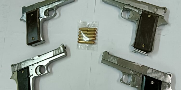 गावठी पिस्तोल बाळगणारा अंतर जिल्हा टोळीतील आरोपी स्थानिक गुन्हे शाखेने केले जेलबंद