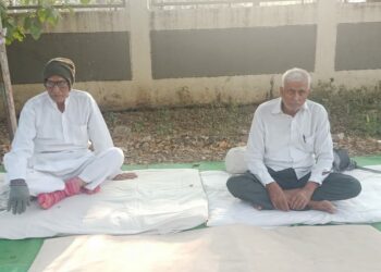 तापी पाटबंधारे महामंडळ कार्यालयासमोर दोन शेतकऱ्यांचे आमरण उपोषण सुरु…