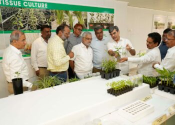 Jain Irrigation news ; जैन हिल्स येथील शेती संशोधन व विकास प्रकल्पांना राजस्थान विधानसभा अध्यक्ष सी.पी. जोशी व कॅबिनेट मंत्र्यांची भेट