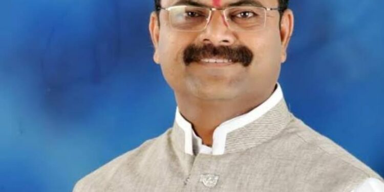 दुध संघ निवडणूक ; आ. किशोरअप्पा पाटील यांच्या ‘खेळी’ ने सर्वानाचं आश्चर्याचा धक्का!