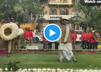 राज्यपाल पुन्हा वादाच्या भोवऱ्यात ; चप्पल घालून 26/11 हल्ल्यातील शहिदांना अभिवादन, काँग्रेसकडून व्हिडीओ ट्विट