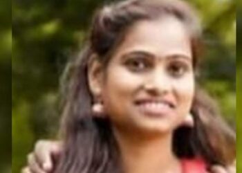 अति दुर्दैवी ! ट्रॉलीखाली येऊन गर्भवती महिलेचा जागीच मृत्यू