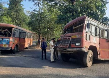 दोन एसटी बसची समोरासमोर धडक; अपघातात 20 ते 25 प्रवासी..