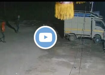 चोरट्यांचा धुमाकूळ ; चितोडा येथे दुकानाबाहेर लावलेले वाहन लांबविले, चोरटे CCTV मध्ये कैद