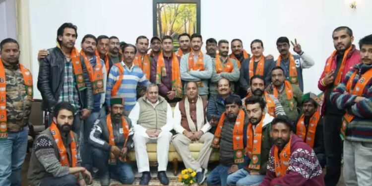 राहुल गांधी महाराष्ट्रात, अन् तिकडे काँग्रेसच्या २६ नेत्यांनी राजीमाना देत केला भाजपात प्रवेश