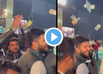 महाराष्ट्रातील ‘या’ खासदारावर अक्षरशः नोटांचा पाऊस ; व्हिडिओ व्हायरल