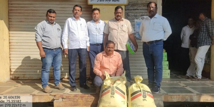 शेतकऱ्यांनो सावधान.. जळगाव जिल्ह्यातील या ठिकाणी आढळले बनावट खत