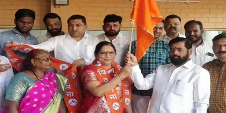 शिंदे गटाचा राष्ट्रवादीला दे धक्का! माजी नगरसेविकेसह अनेकांचा शिंदे गटात प्रवेश