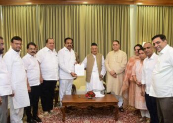 राष्ट्रवादीच्या शिष्टमंडळाने राज्यपालांना पत्र देऊन सत्तारांबाबत केली ‘ही’ मोठी मागणी