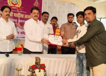 जळगाव येथील लोणी कुणबी पाटील समाजातर्फे गुणवंत विद्यार्थ्यांचा गौरव