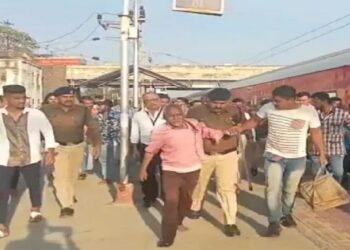 पवन एक्सप्रेसच्या एसी डब्यात माथेफिरु शिरला अन्… दोन प्रवाशांसह दोन आरपीएफ जवान जखमी