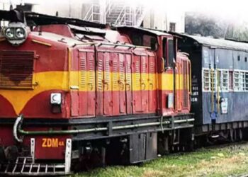 अरे बापरे.. चोरट्यांनी आधी बोगदा बनविला, नंतर अख्खं इंजिन पळवलं