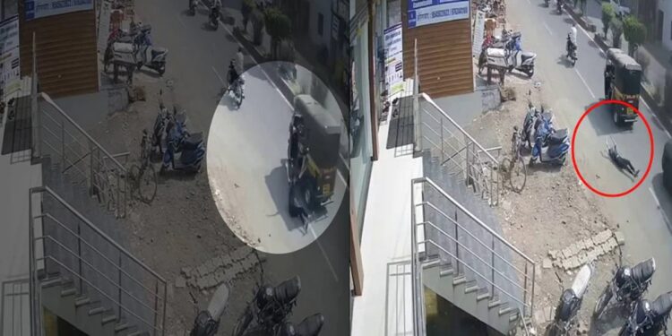 रिक्षाचालकाच्या अश्लील चाळेला घाबरून मुलीने घेतली धावत्या रिक्षेतून उडी, पहा घटनेचा धक्कादायक Video