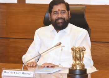 मुख्यमंत्र्यांचा मोठा निर्णय ; १ एप्रिलपासून राज्यभरातील सर्व शासकीय कार्यालयांमध्ये होणार ‘हा’ मोठा बदल