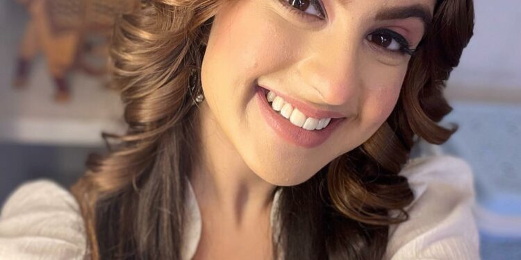 TV अभिनेत्रीने सेटवर गळफास घेऊन केली आत्महत्या ; मुंबईतील घटना