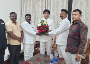 रिपाईचे जिल्हाध्यक्ष नगरसेवक राजुभाई सुर्यवंशी यांची भडगाव येथे भेट