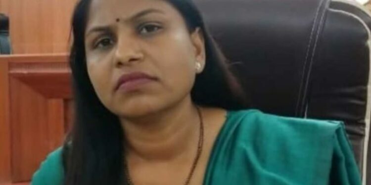 जळगाव मनपा आयुक्त विद्या गायकवाड यांच्या बदलीला स्थगिती