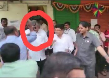 मंत्री चंद्रकांत पाटील यांच्या चेह-यावर शाईफेक ; पुण्यातील घटनेचा व्हिडीओ पहा…