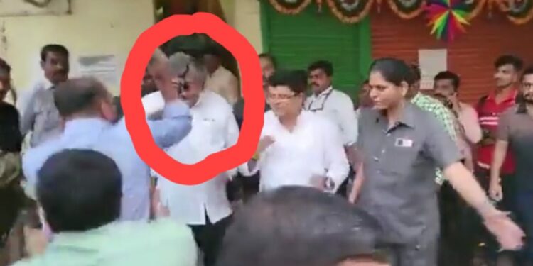 मंत्री चंद्रकांत पाटील यांच्या चेह-यावर शाईफेक ; पुण्यातील घटनेचा व्हिडीओ पहा…