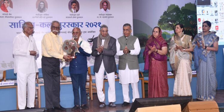 समाजाला उत्क्रांत अवस्थेत देण्याची क्षमता कलांमध्ये – डॉ. भालचंद्र नेमाडे