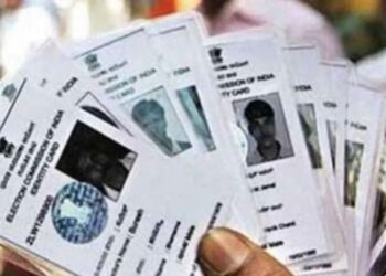 निवडणूक आयोग ; गावापासून दूर राहणाऱ्या मतदारांसाठी मोठी बातमी!