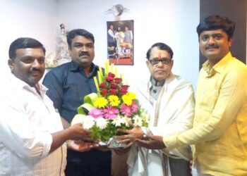 अभिष्टचिंतन ; ग्रामीण पत्रकारांना व्यासपीठ निर्माण करून देणारे नेतृत्व – डॉ. विश्‍वासराव आरोटे