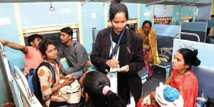 ट्रेनमध्ये प्रवास करणाऱ्या महिलांसाठी मोठी बातमी ; रेल्वेने बदलले हे नियम, काय आहे आताच जाणून घ्या??