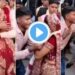 बाबो! नववधूने केला प्रियकरसोबत डान्स, नवरदेव बाजुला उभा राहून पाहत राहिला, Video झाला व्हायरल