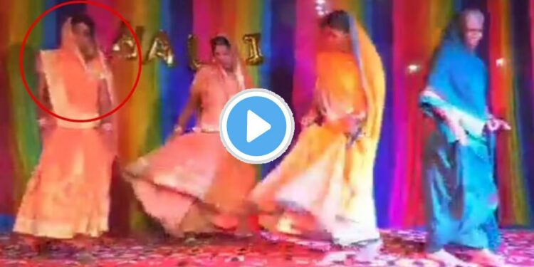 डान्स करताना महिलेला आला हार्ट अटॅक ; मन हेलावून टाकणारा VIDEO व्हायरल