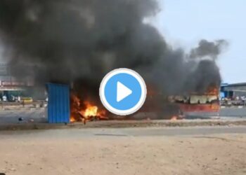 विचित्र अपघातानंतर ST बसने घेतला पेट ; अंगाचा थरकाप उडवणारा व्हिडिओ..