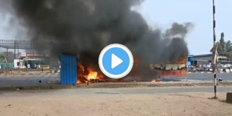 विचित्र अपघातानंतर ST बसने घेतला पेट ; अंगाचा थरकाप उडवणारा व्हिडिओ..