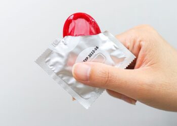 हे सरकार तरुणांना देणार मोफत कंडोम, कारण ऐकून व्हाल थक्क