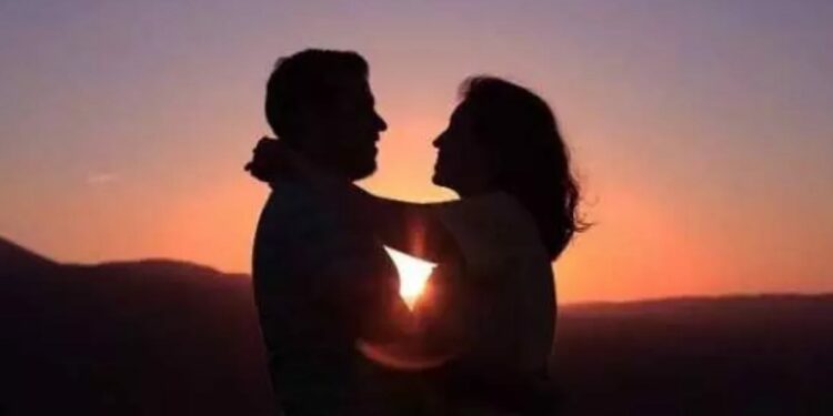 ‘लिव्ह इन’मध्ये राहण्यापूर्वी जाणून घ्या तुमचे हक्क, कायदा तुम्हाला हे संरक्षण देतो?