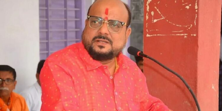 मंत्रिपद गेलं खड्ड्यात.. यांना सोडणार नाही ; गुलाबराव पाटील का भडकले??