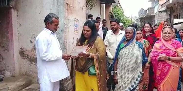 गुजरात जिंकण्यामध्ये सिंहाचा वाटा असलेल्या भाजप नेत्याची कन्या जळगावातून ग्रा.पं. निवडणुकीच्या रिंगणात