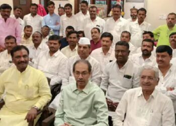 ठाकरे गटाचा भाजप-राष्ट्रवादीला मोठा धक्का ; अनेक प्रमुख पदाधिकाऱ्यांनी बांंधलं शिवबंधन