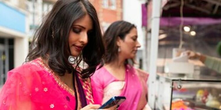 भारतातील महिला गुंतवणुकीपूर्वी करतातअसे काम.. अहवालात महिलांबाबत धक्कादायक खुलासा