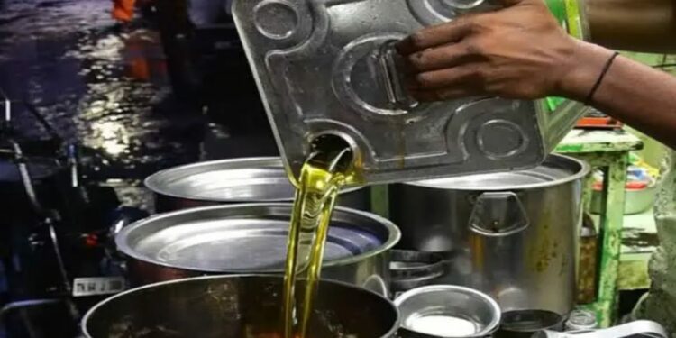 खाद्यतेलाचे भाव पुन्हा घसरले ; जाणून घ्या किती घसरले दर