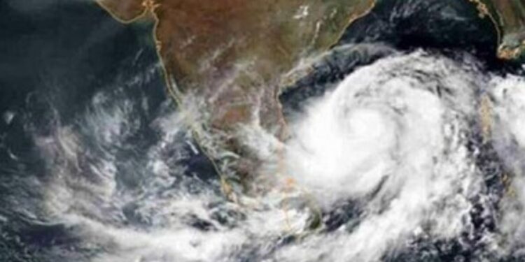 पुन्हा एकदा चक्रीवादळाचा धोका ; महाराष्ट्रावर काय परिणाम होणार? हवामान खात्याने जारी केला अलर्ट