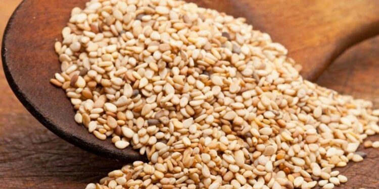 आरोग्य मजबूत करण्यासाठी पांढऱ्या तीळाचे सेवन करा