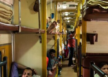 कडाक्याच्या थंडीतही रेल्वे एसी कोचचे पूर्ण भाडे का वसूलते? कारण जाणून तुम्हीही चक्रावून जाल