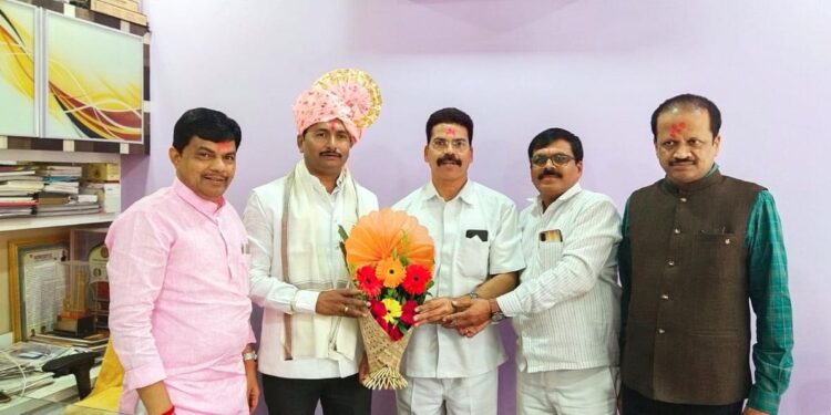 राज्य मराठी पत्रकार संघांचे अध्यक्ष वसंत मुंडे यांच्यावर अभिष्टचिंतनाचा वर्षाव