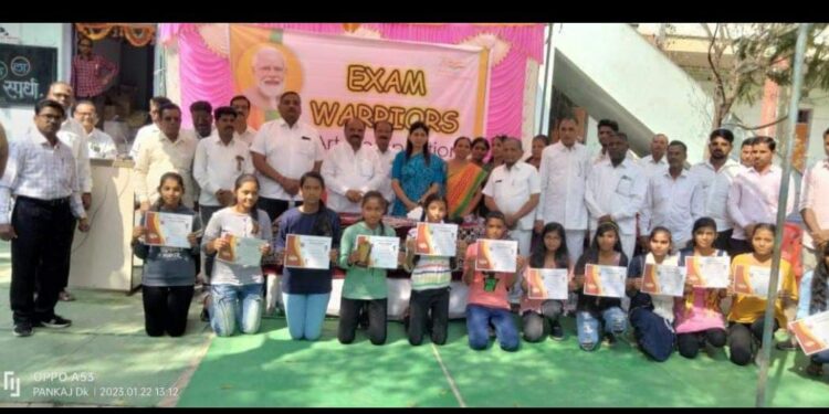 “परीक्षा पे चर्चा” कार्यक्रम अंतर्गत भाजपा तर्फे न.ह. रांका हायस्कूल विद्यालयात चित्रकला स्पर्धा