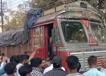 वाहनचालकाने ट्रक थेट शहरातील वर्दळी रस्त्यावर घातला अन्… जळगावातील घटना
