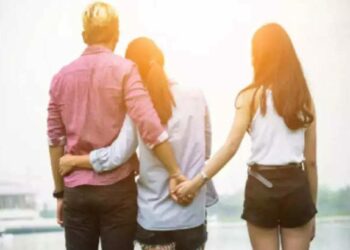 आधीच ६ अपत्यं असतानाही तरुणाने तरुणीला लग्नाचे आमिष देऊन ठेवले संबंध, तीन मुलांच्या जन्मानंतर सत्य उघड