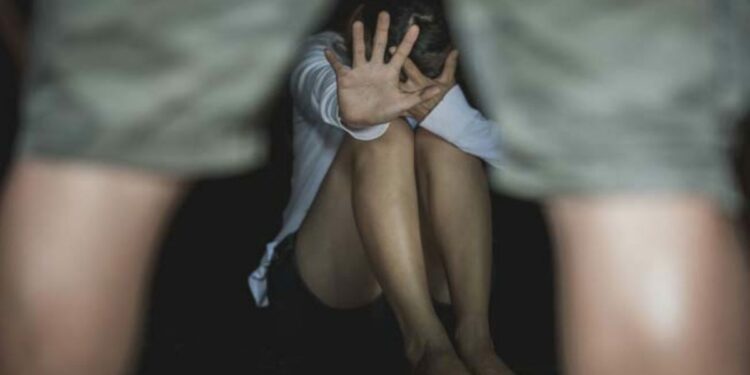 धक्कादायक ! लग्नाचं आमिष देऊन तरुणाचा 13 वर्षीय मुलीवर लैंगिक अत्याचार, गर्भधारणेनंतर उघड झाला प्रकार