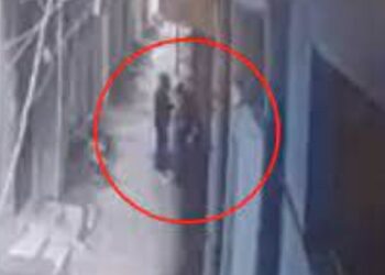 ब्रेकअपचा राग मनात धरून तरुणाने प्रेयसीसोबत केलं हादरवणारं कृत्य; VIDEO आला समोर