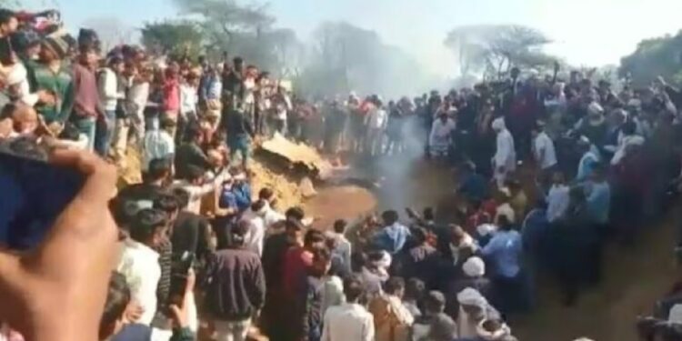 मोठी बातमी ! राजस्थानमध्ये चार्टर्ड विमान कोसळले, VIDEO आला समोर